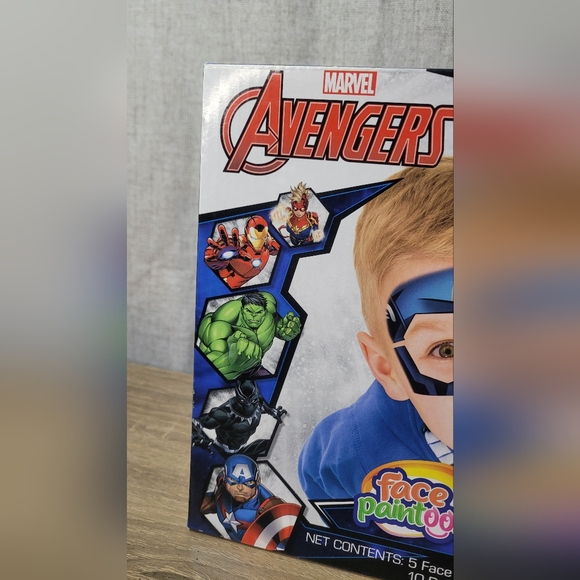 Marvel Avengers Superhero Face Paint Kit - Blue and Red - Picture 12 of 15